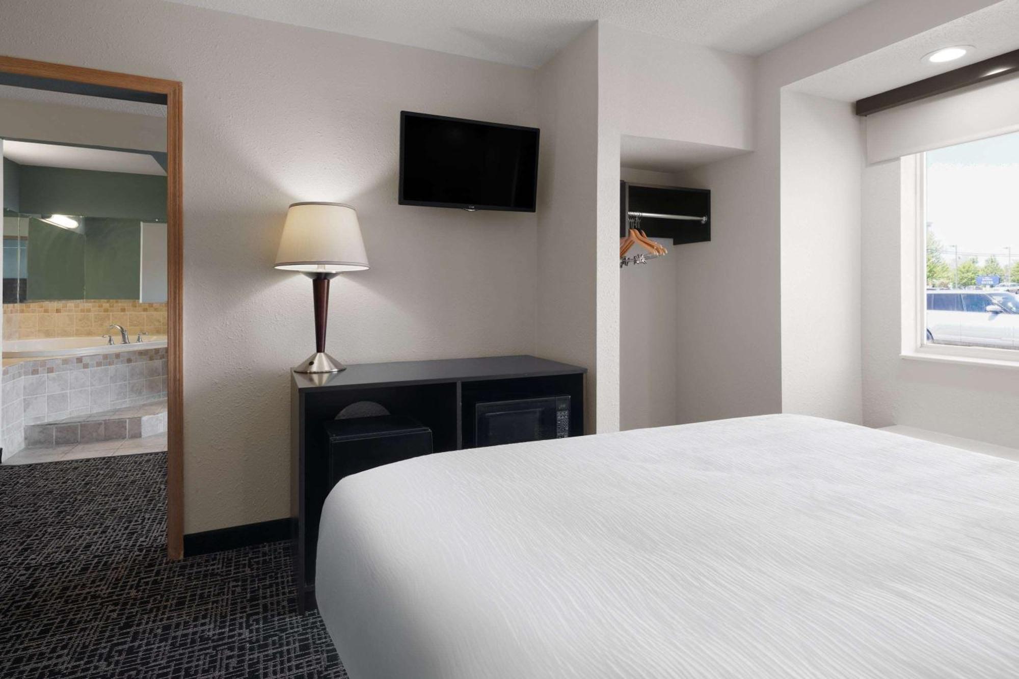 Baymont By Wyndham 2* Boardman